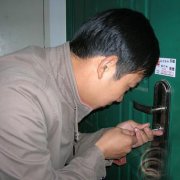 南昌上海路木门防盗门玻璃门维修锁具维修安装换锁芯