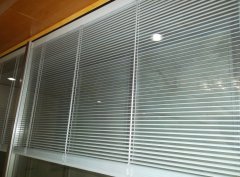 塘沽区专业安装百叶窗办公遮阳布卷帘品质优异