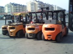 上海金山区二手内燃电瓶叉车回收